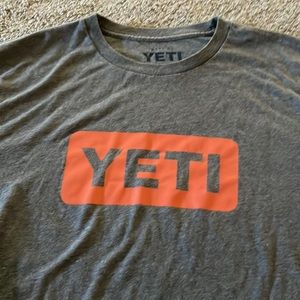 Grey T shirt large “YETI”